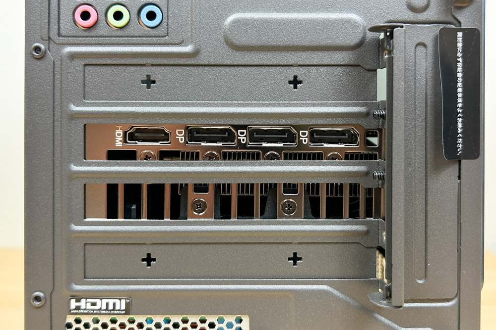 ASUS TUF Gaming T500 RTX 5060 Tiの映像出力ポート