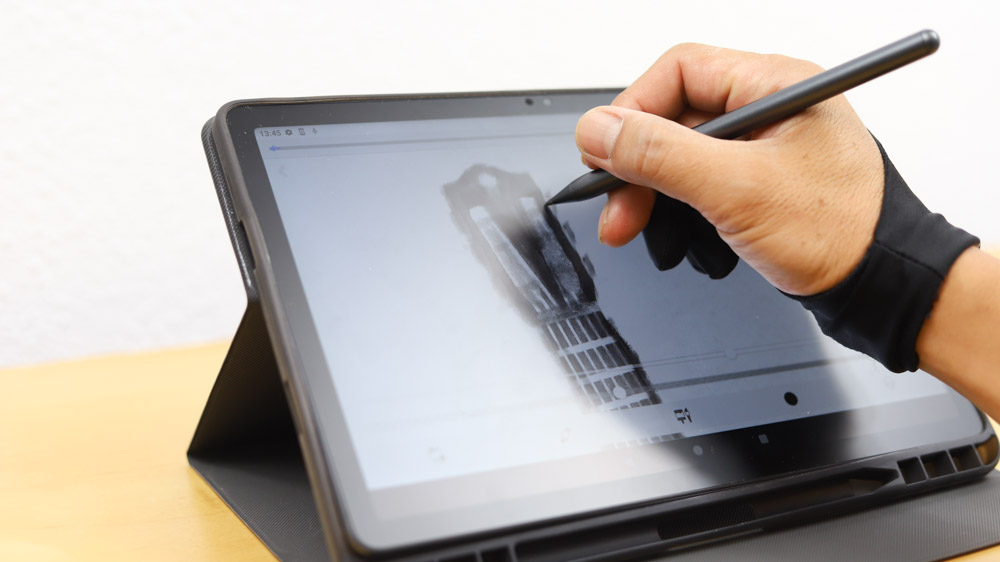 Kamvas Slate 11のクリスタを使って絵を描いているところ