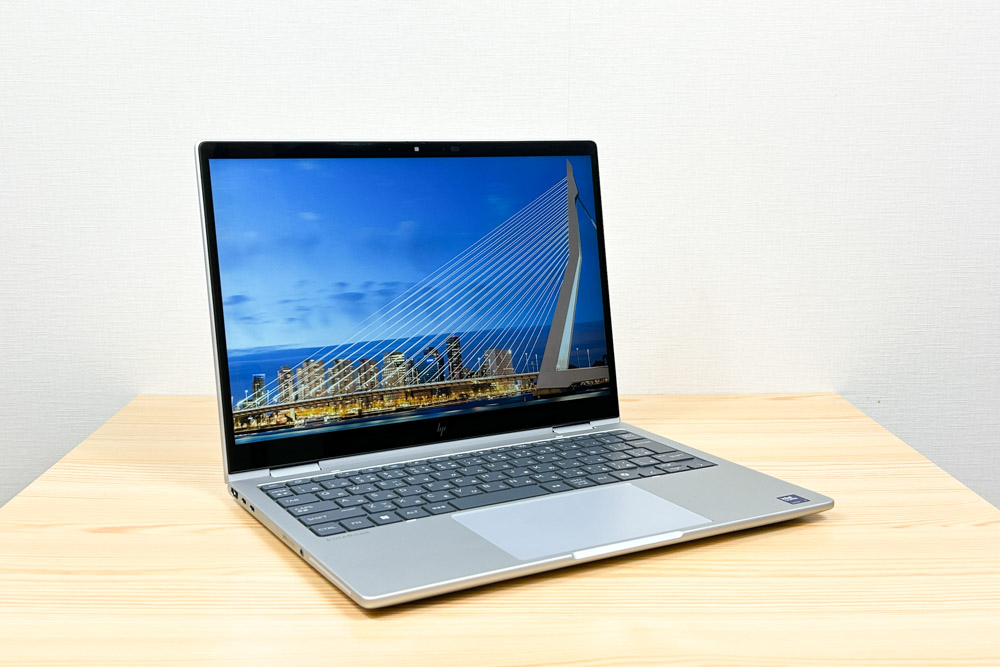 HP EliteBook 8 Flip G1i 13 左斜め前から