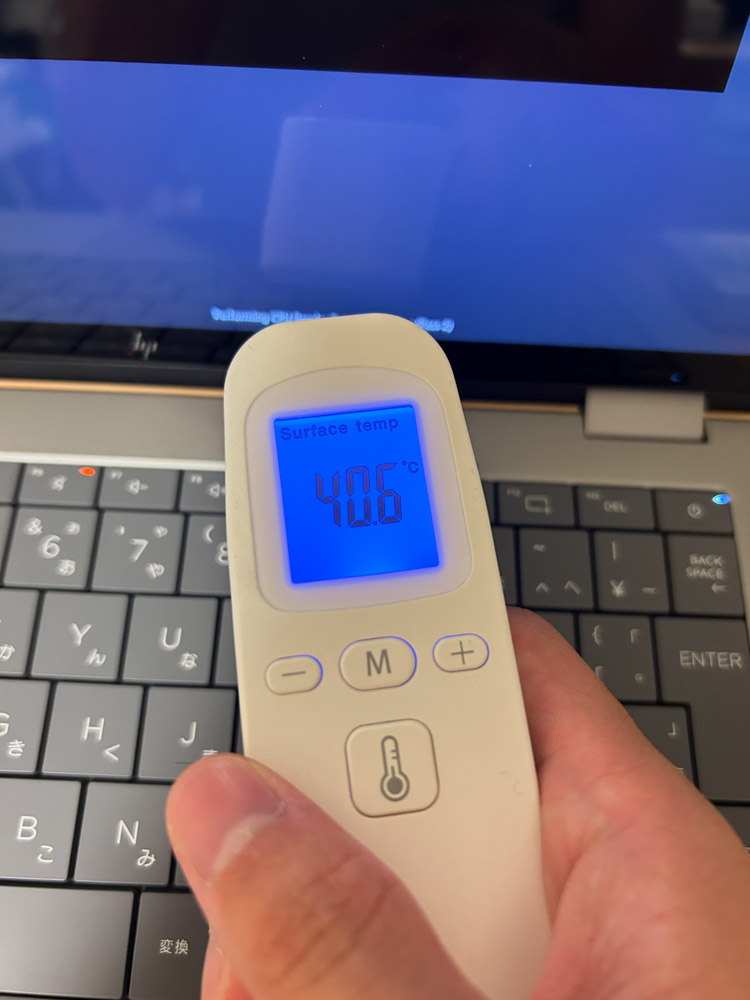 OmniBook X Flip 14-fk ベンチマーク時のPC表面温度