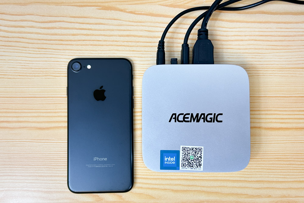 ACEMAGIC VISTA Mini V1 iPhone14と大きさ比較