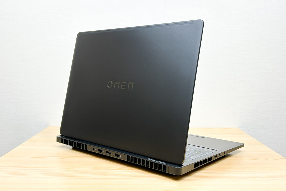 OMEN MAX 16 インテル 後ろから