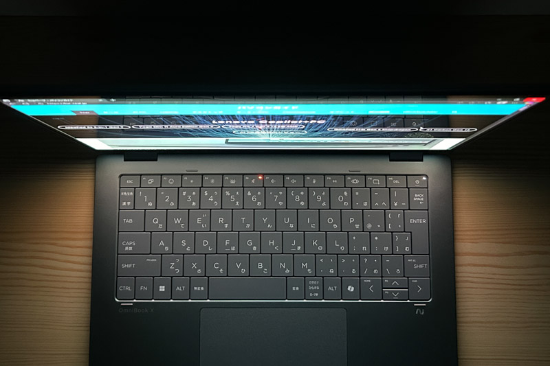 OmniBook X Flip 14-fk　ディスプレイ 視野角のチェック 上から
