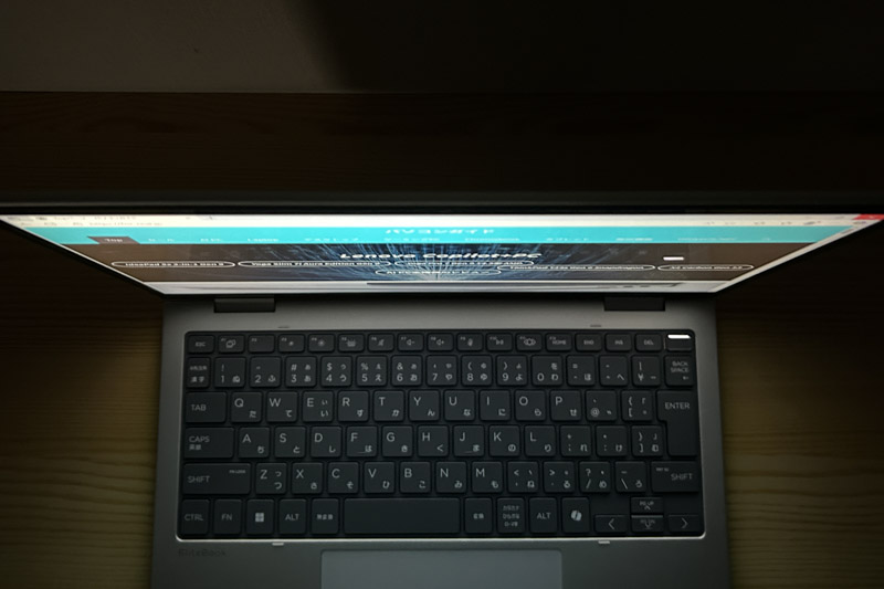 HP EliteBook 8 Flip G1i 13 ディスプレイの視野角チェック　上から