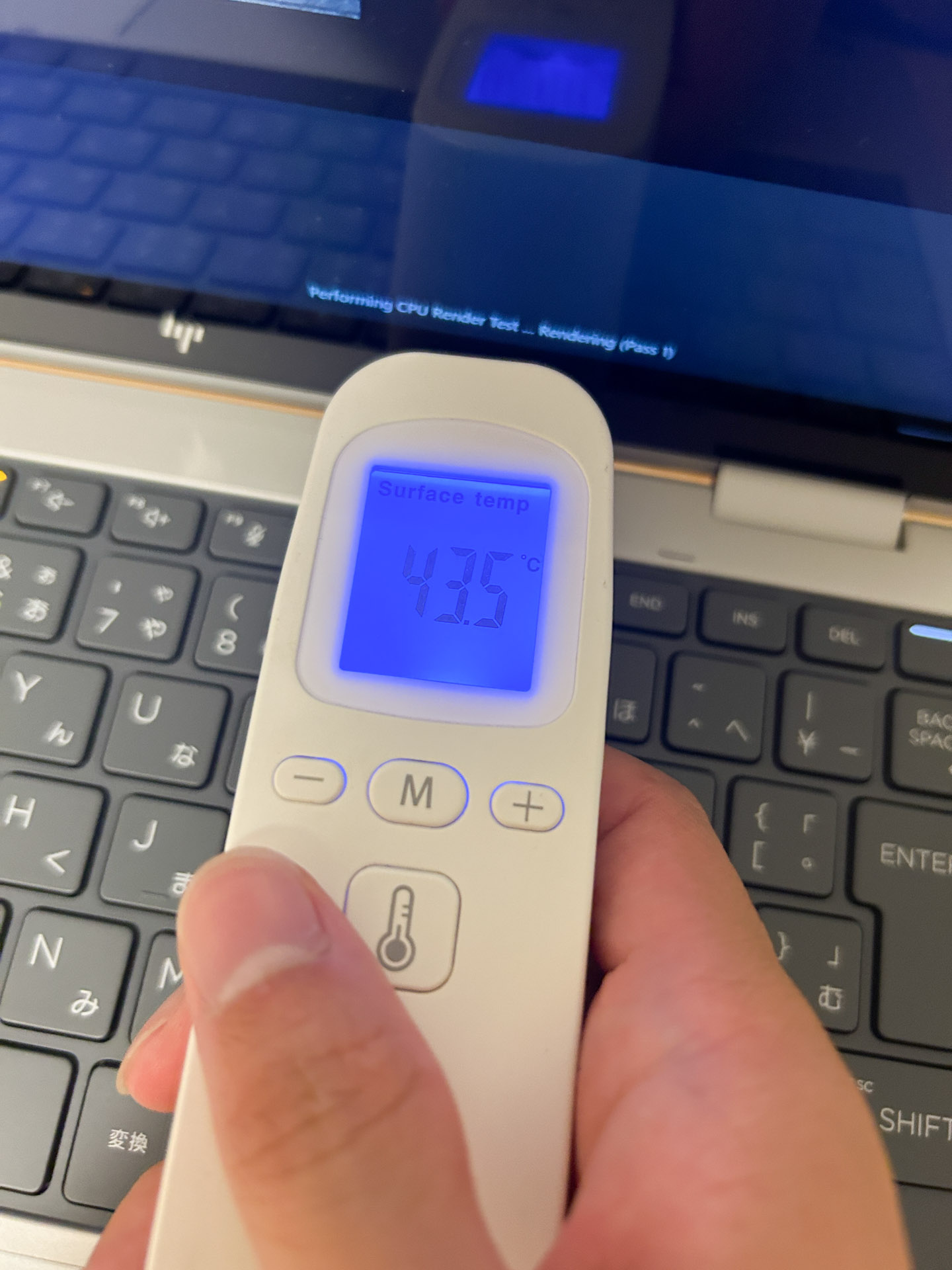 HP EliteBook 8 Flip G1i 13 ベンチマーク実行時の表面温度