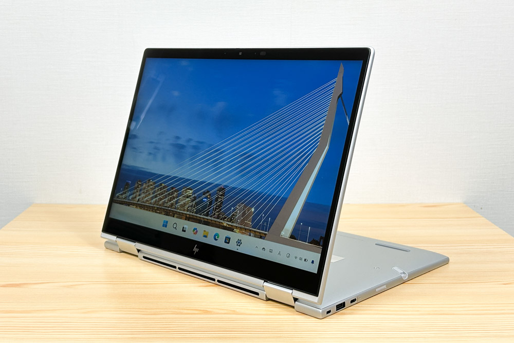 HP EliteBook 8 Flip G1i 13 スタンドモード