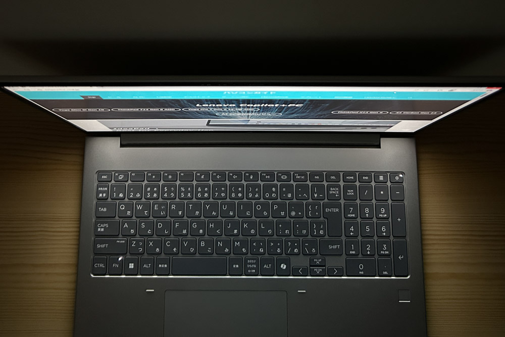 HP EliteDesk 8 Tower G1i Desktop AI PC　ディスプレイ 上から