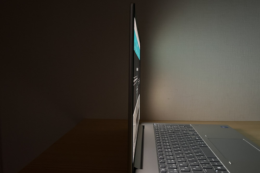 HP EliteDesk 8 Tower G1i Desktop AI PC　ディスプレイ 真横から