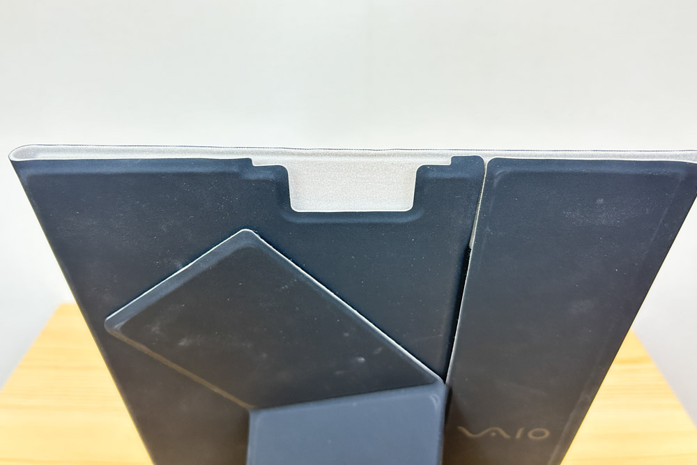 VAIO Visio+ 14 スタンドに設置方法