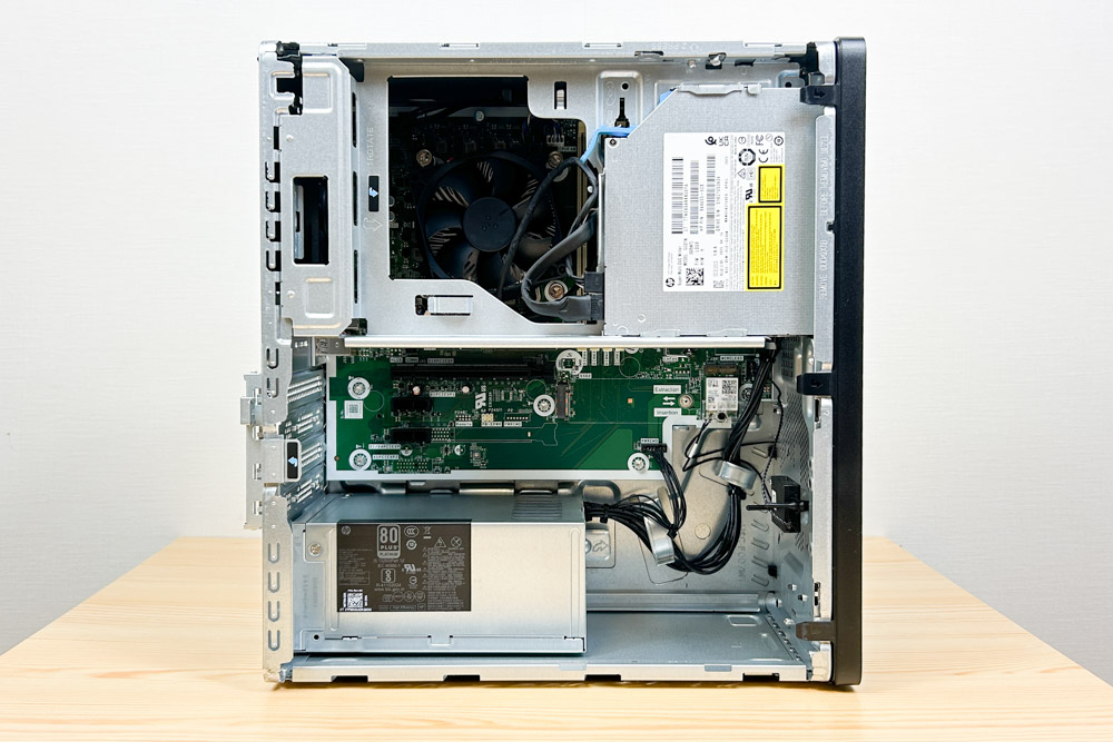 HP ProDesk 4 Tower G1i Desktop PC 筐体内部　メモリとHDD・SSDの増設ができる