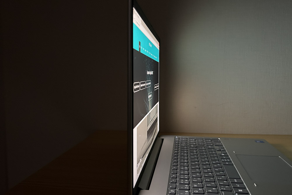 HP EliteDesk 8 Tower G1i Desktop AI PC　ディスプレイ 横から