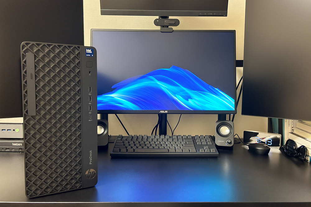 HP ProDesk 4 Tower G1i Desktop PC モニターに接続