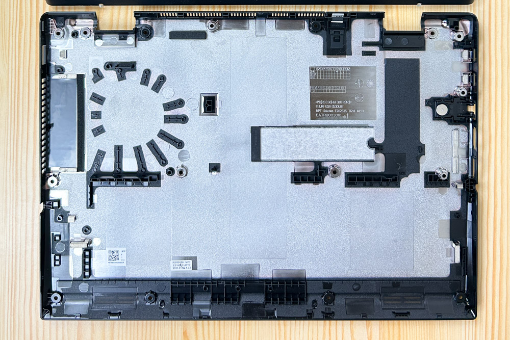 Vaio S13 2025年モデル　底面カバー内側