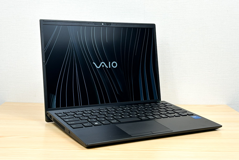 Vaio S13 2025年モデル　左斜め前から