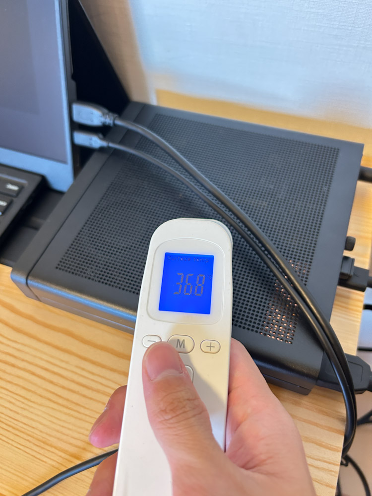 HP EliteDesk 8 Mini G1a Desktop Next Gen AI PC 付属 ベンチマーク実行時のPC天面温度