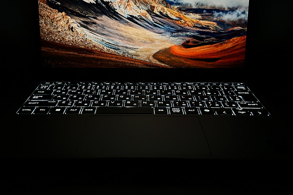 HP EliteBook 6 G1i 13 キーボードバックライトオン