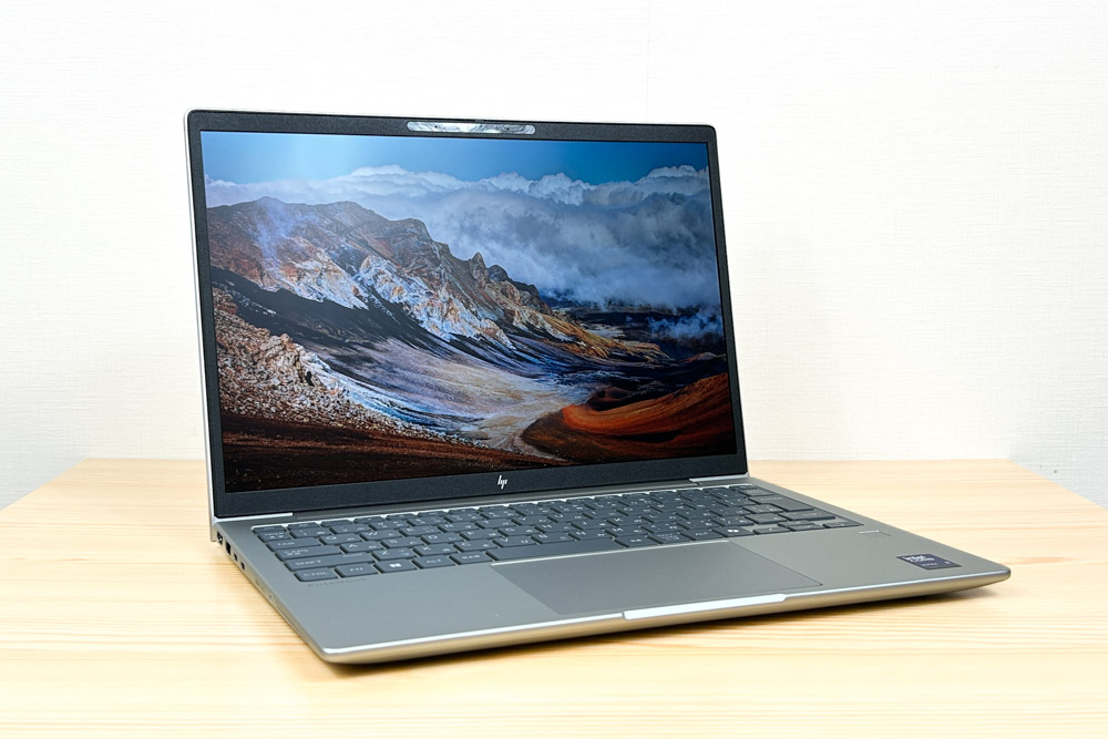 HP EliteBook 6 G1i 13 左斜め前から