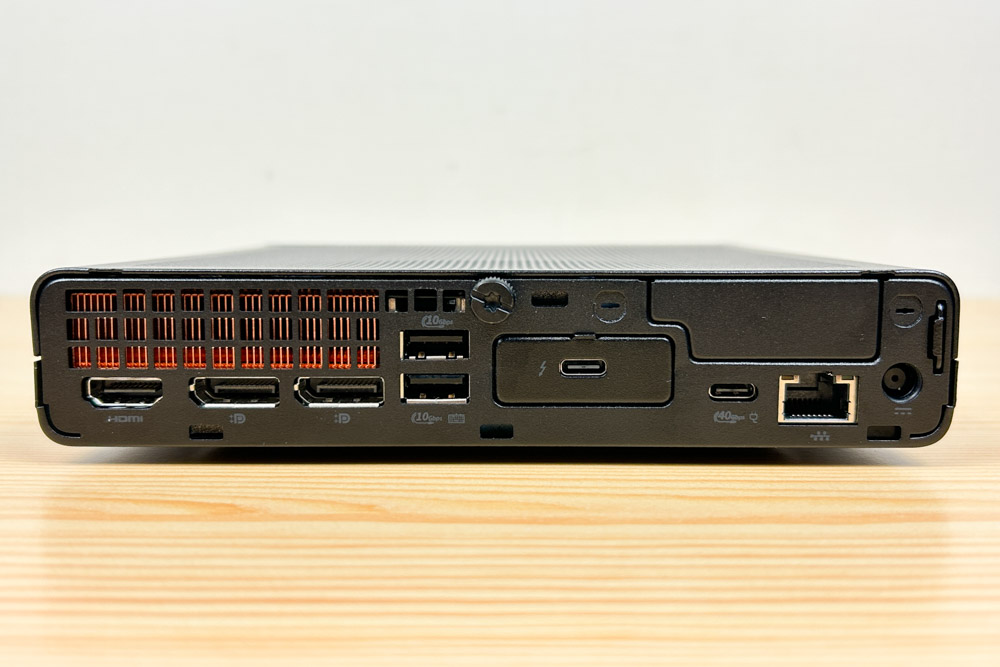 HP EliteDesk 8 Mini G1a Desktop Next Gen AI PC　背面