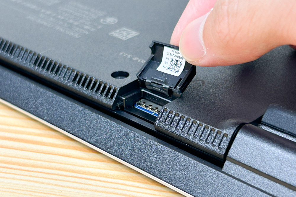 Vaio S13 2025年モデル　nano SIMスロット