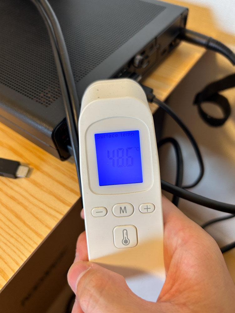 HP EliteDesk 8 Mini G1a Desktop Next Gen AI PC 付属 ベンチマーク実行時のPC背面温度