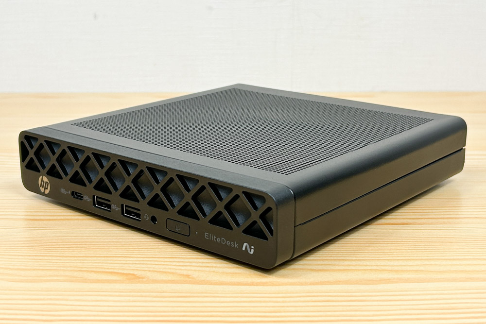 HP EliteDesk 8 Mini G1a Desktop Next Gen AI PC　斜め前から