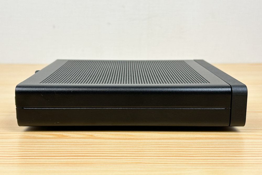 HP EliteDesk 8 Mini G1a Desktop Next Gen AI PC　左側面