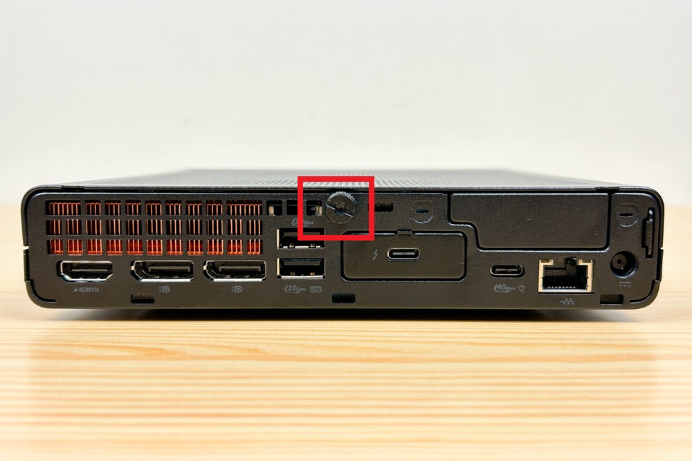 HP EliteDesk 8 Mini G1a Desktop Next Gen AI PC　カバーを開けるネジ