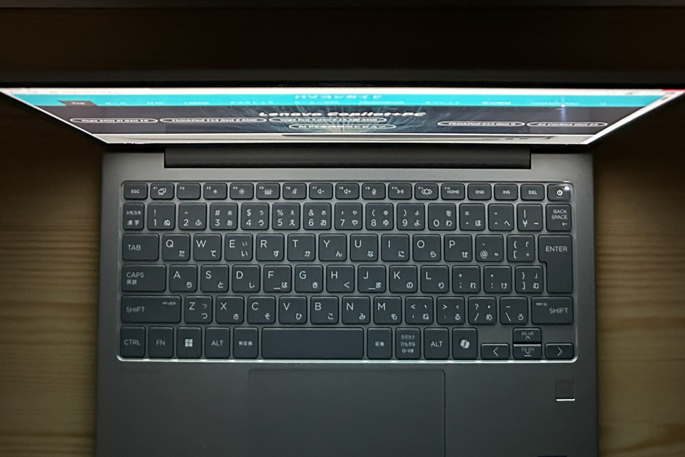 HP EliteBook 6 G1i 13 ディスプレイ視野角のチェック　上から