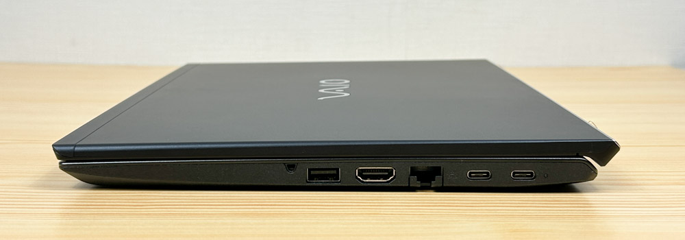 Vaio S13 2025年モデル　右側面インターフェイス