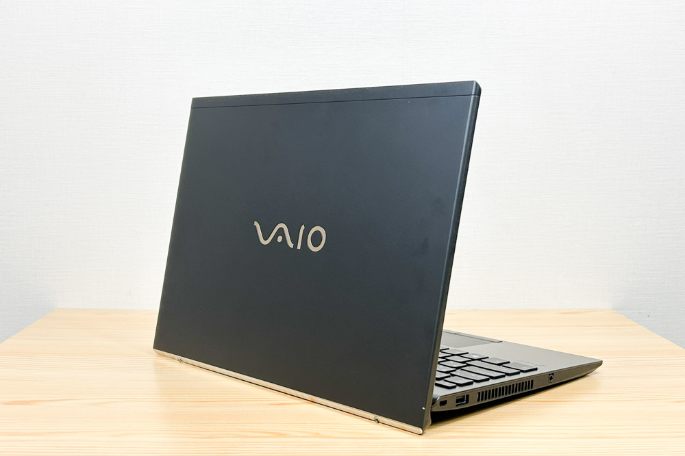Vaio S13 2025年モデル　背面