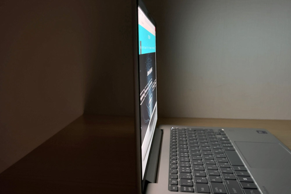 HP EliteBook 6 G1i 14 ディスプレイ視野角のチェック　真横から