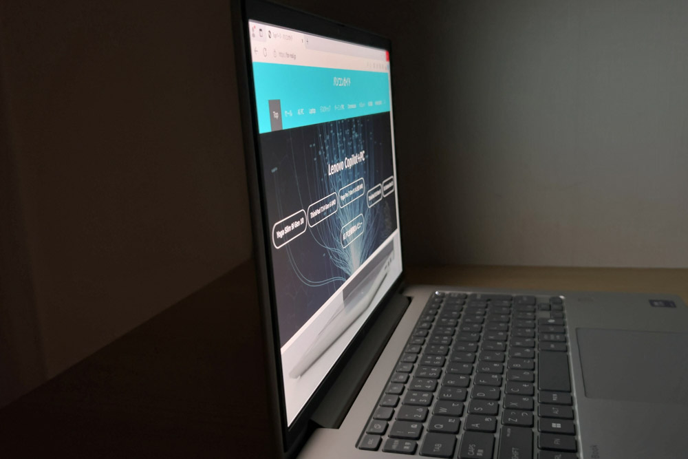 HP EliteBook 6 G1i 14 ディスプレイ視野角のチェック　横から