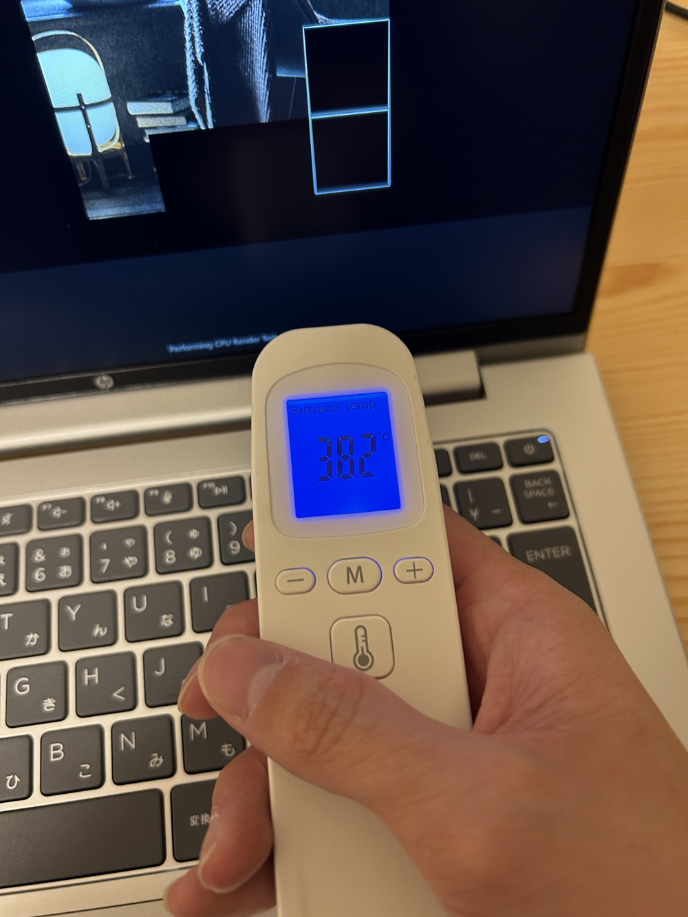 HP ProBook 4 G1iR 14 ベンチマーク時のPC表面温度