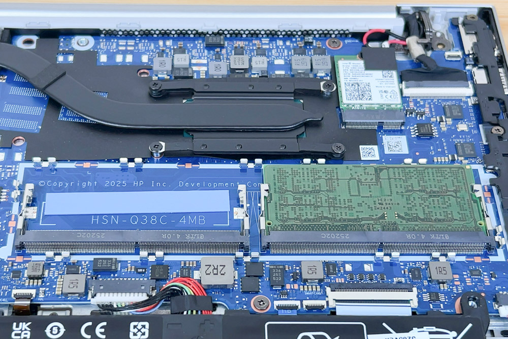 HP EliteBook 6 G1i 14 メモリスロット