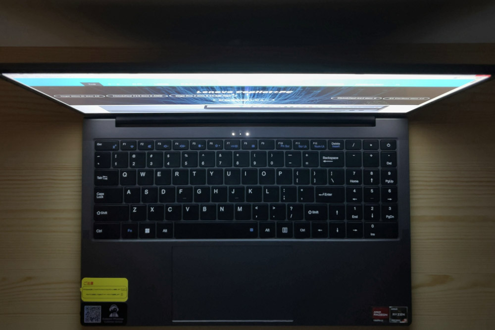 ACEMAGIC LX15Pro ディスプレイの視野角のチェック　上から