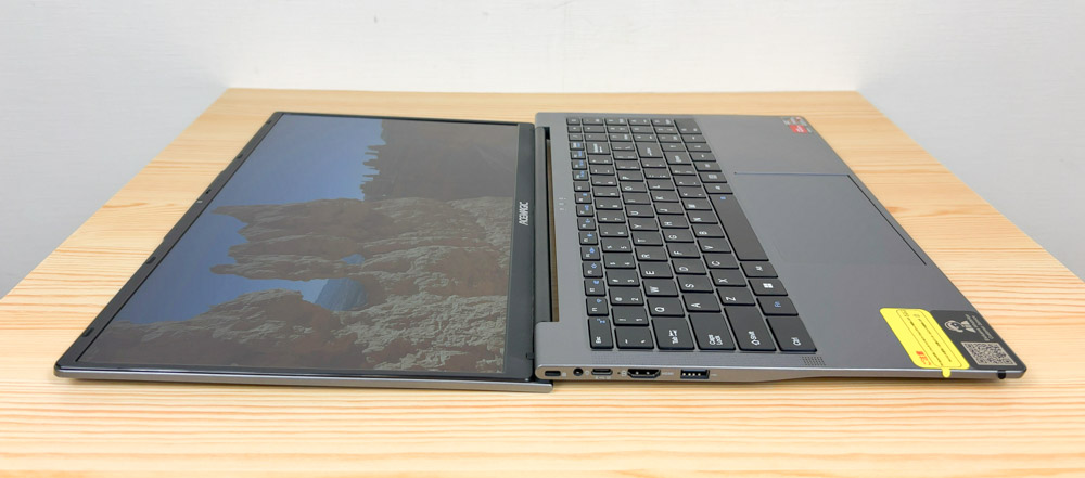 ACEMAGIC LX15Pro 180度開くディスプレイ