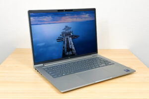 HP EliteBook 6 G1i 14 左斜め前から