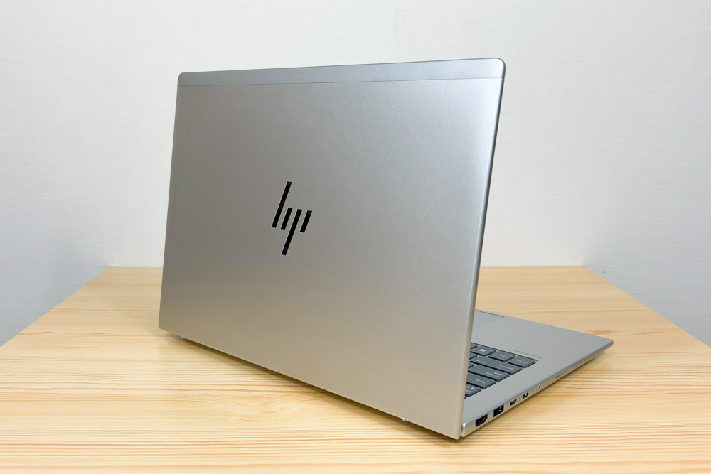 HP EliteBook 6 G1i 14 背面