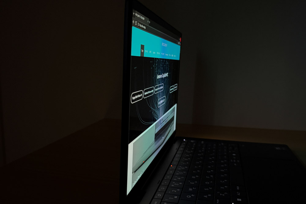 HP OmniBook X Flip 14-fm　ディスプレイ視野角チェック　横から