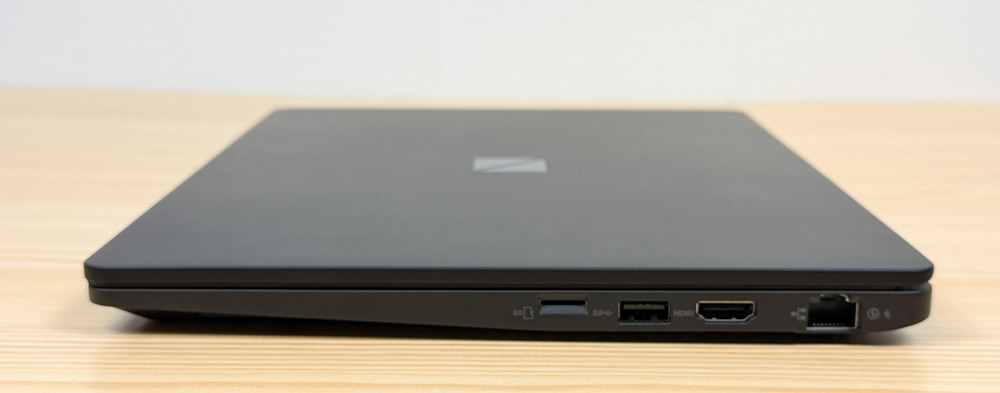 LAVIE Direct NEXTREME 2025秋冬モデル 右側面インターフェイス