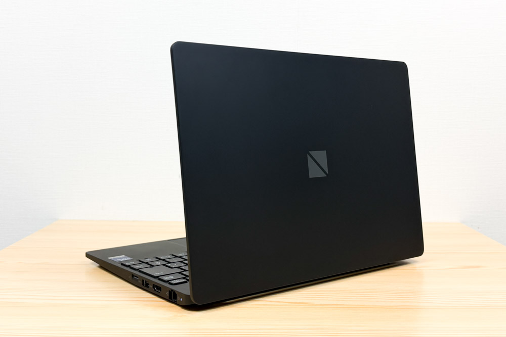 LAVIE Direct NEXTREME 2025秋冬モデル 背面