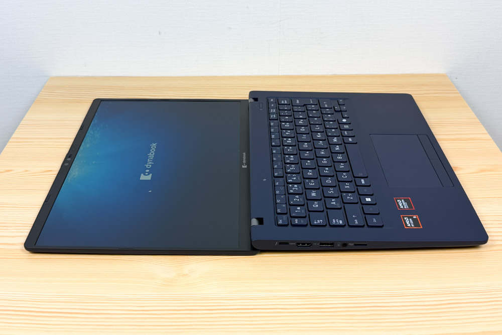 dynabook XAZY 180度開くディスプレイ