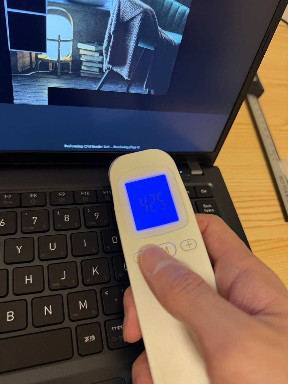 Dynabook RAZY　ベンチマーク実行時のPC表面温度