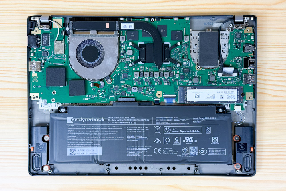 Dynabook RA/ZY 筐体内部