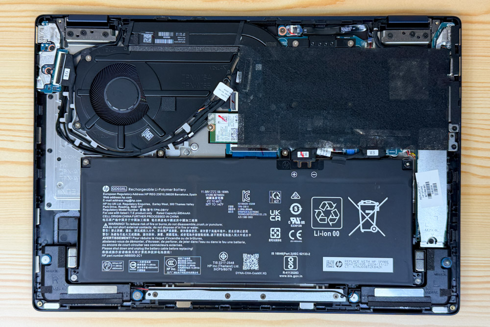 HP OmniBook X Flip 14-fm 筐体内部