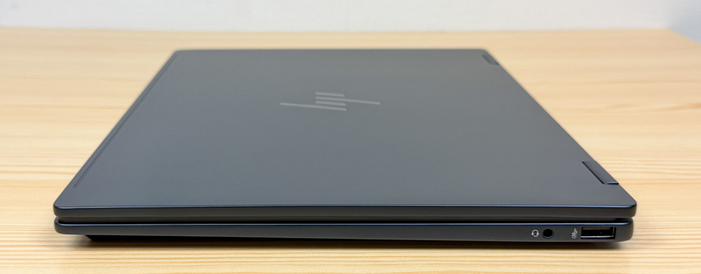 HP OmniBook X Flip 14-fm 右側面