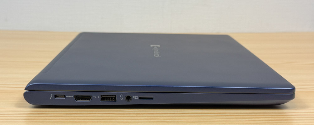 dynabook XAZY 左側面インターフェイス