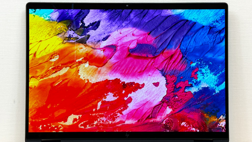 HP OmniBook X Flip 14-fm　ディスプレイ色域比較