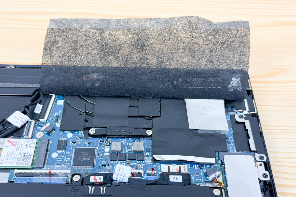 HP OmniBook X Flip 14-fm 筐体内部