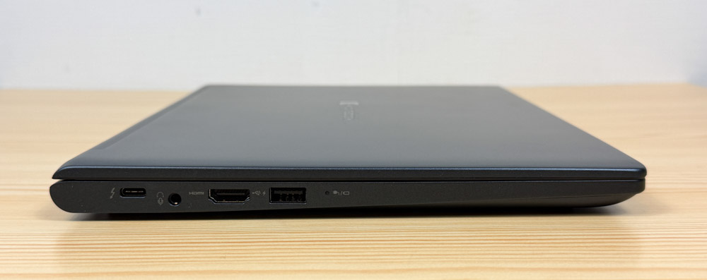 Dynabook RA/ZY 左側面